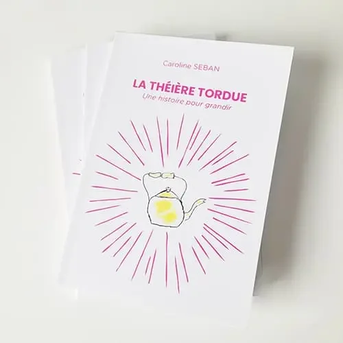 Le livre, La Théière Tordue une histoire pour grandir